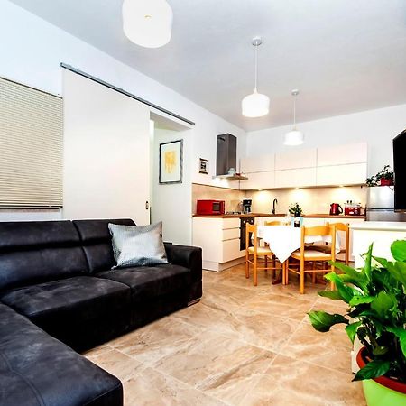 Apartments Karmen โรวีน ภายนอก รูปภาพ