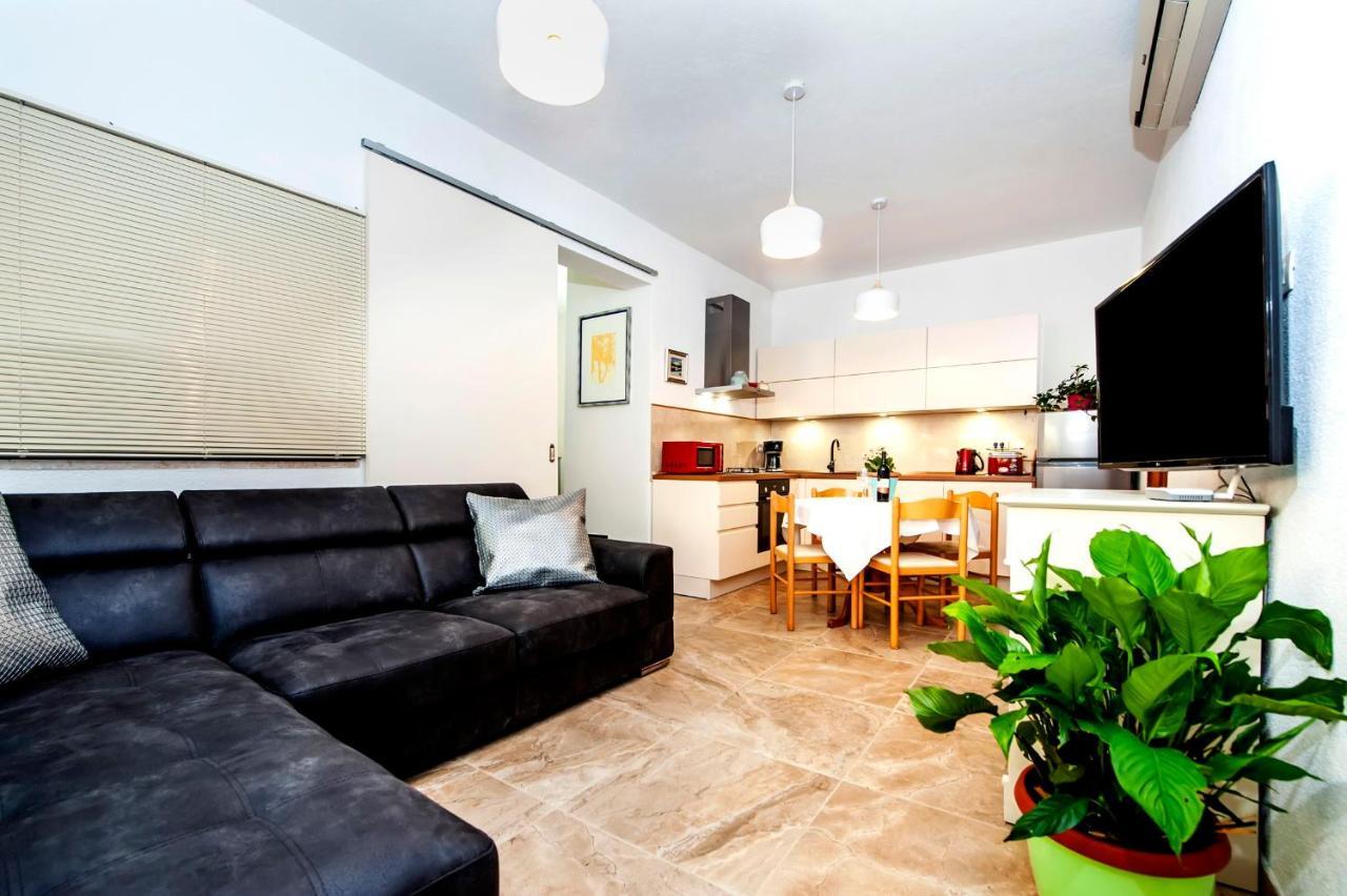 Apartments Karmen โรวีน ภายนอก รูปภาพ