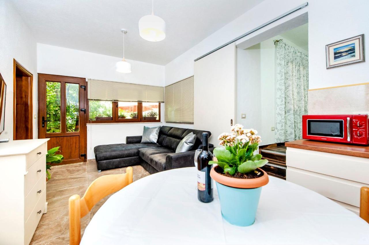 Apartments Karmen โรวีน ภายนอก รูปภาพ