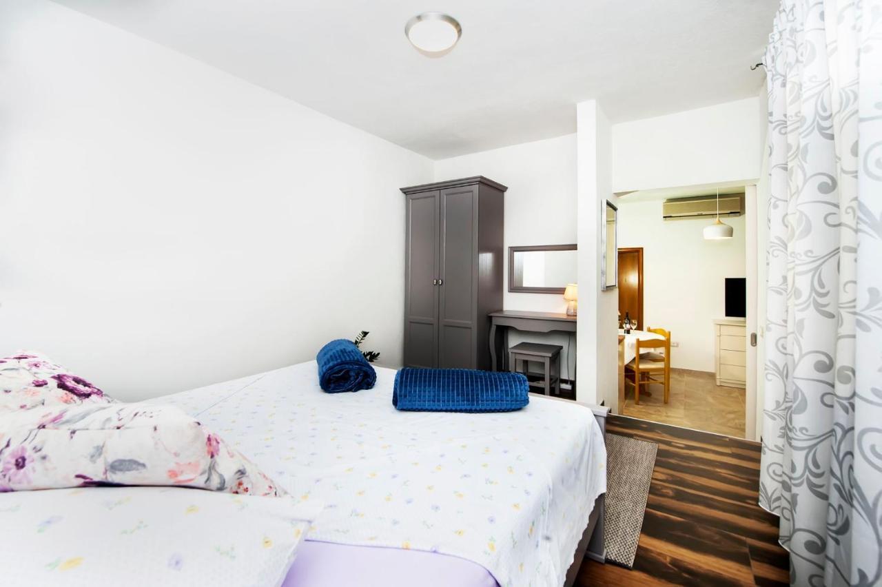 Apartments Karmen โรวีน ภายนอก รูปภาพ