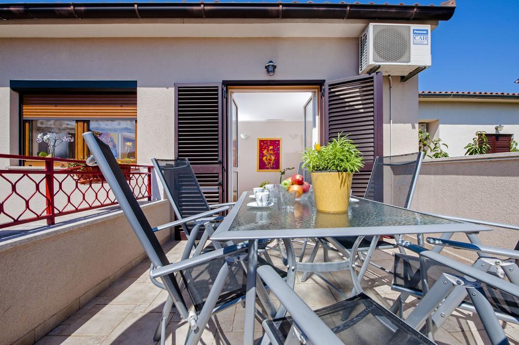 Apartments Karmen โรวีน ภายนอก รูปภาพ