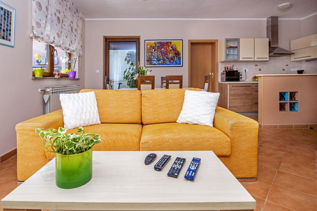 Apartments Karmen โรวีน ภายนอก รูปภาพ