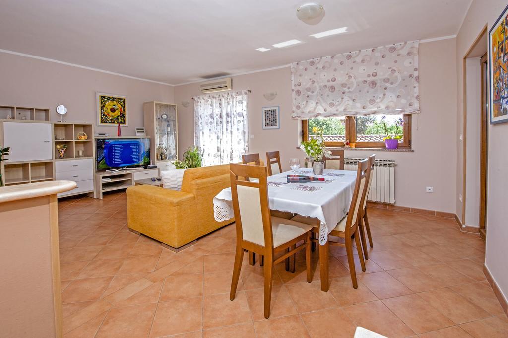 Apartments Karmen โรวีน ภายนอก รูปภาพ