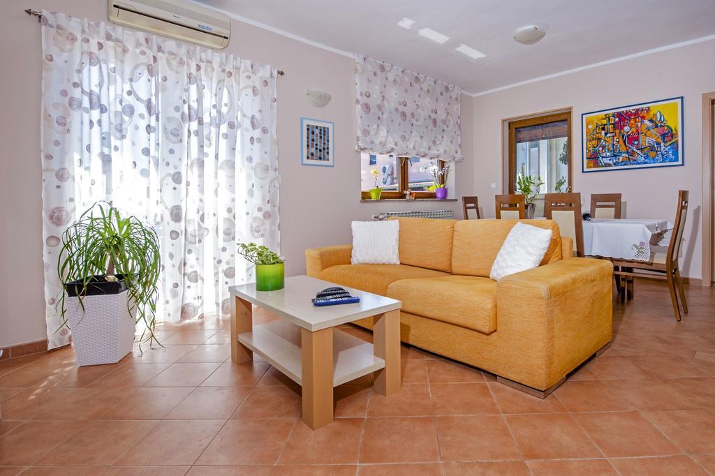 Apartments Karmen โรวีน ภายนอก รูปภาพ
