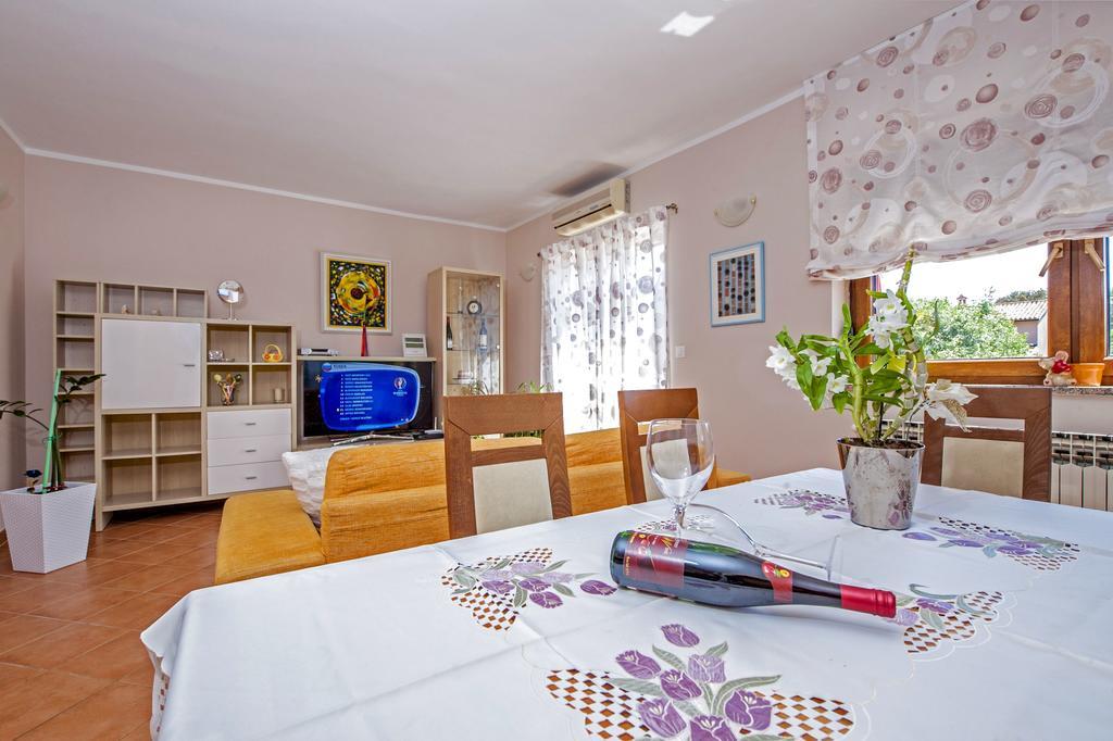 Apartments Karmen โรวีน ภายนอก รูปภาพ