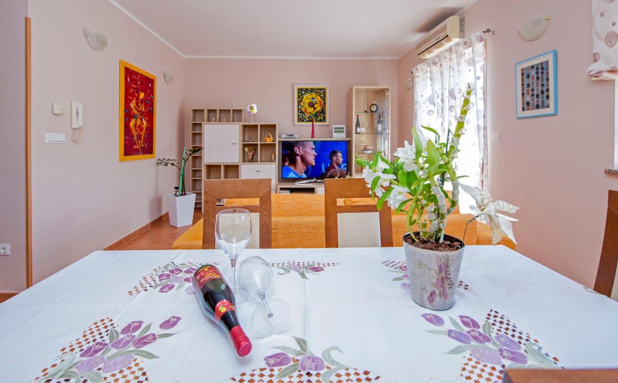 Apartments Karmen โรวีน ภายนอก รูปภาพ