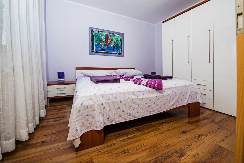 Apartments Karmen โรวีน ภายนอก รูปภาพ