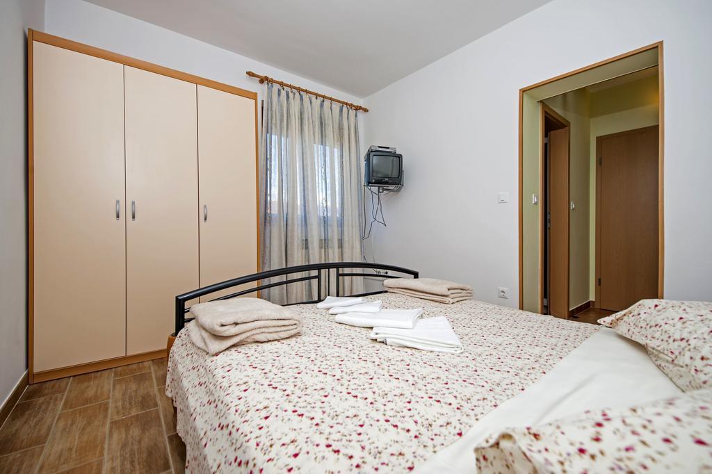 Apartments Karmen โรวีน ภายนอก รูปภาพ