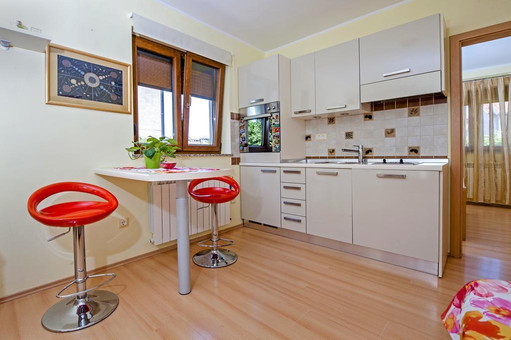 Apartments Karmen โรวีน ภายนอก รูปภาพ
