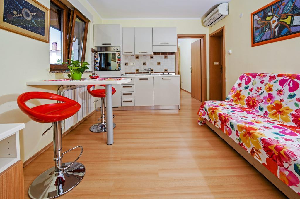 Apartments Karmen โรวีน ภายนอก รูปภาพ
