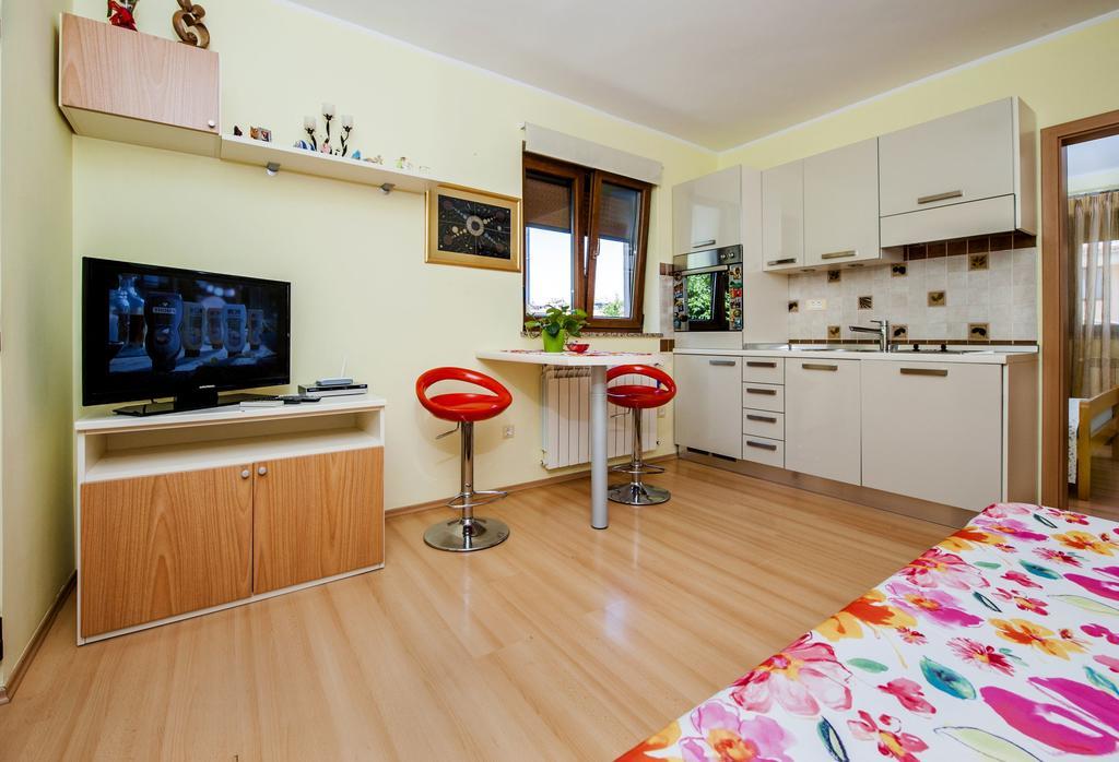 Apartments Karmen โรวีน ภายนอก รูปภาพ