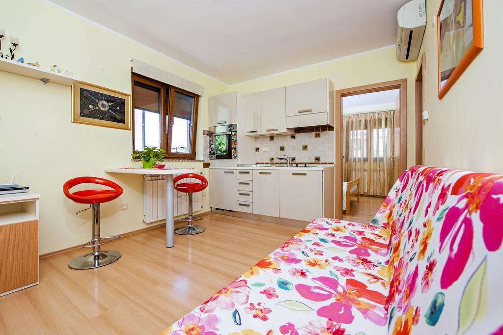 Apartments Karmen โรวีน ภายนอก รูปภาพ