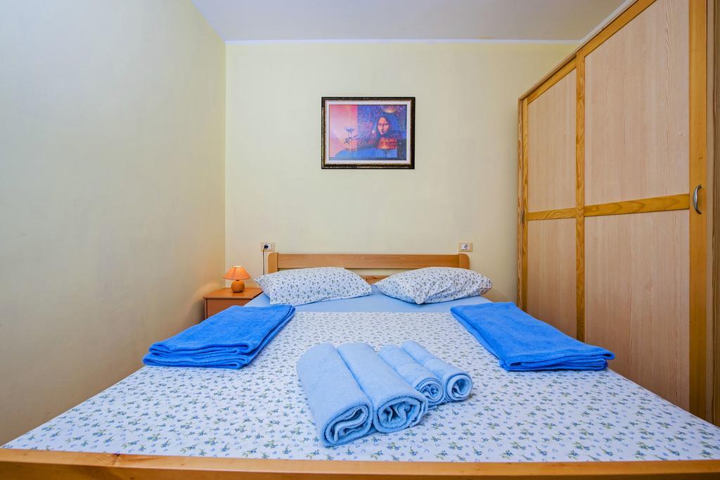 Apartments Karmen โรวีน ภายนอก รูปภาพ